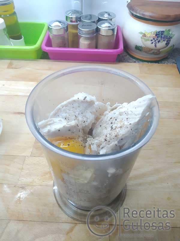 Pizza com base de frango em 6 passos rápidos