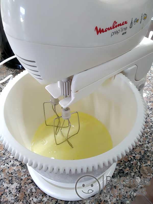 Pão de Ló com apenas 5 ingredientes