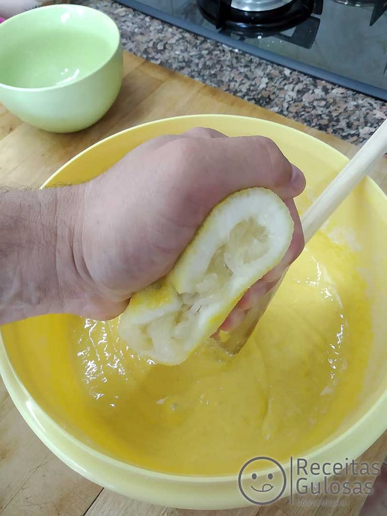 Pão de Ló com apenas 5 ingredientes