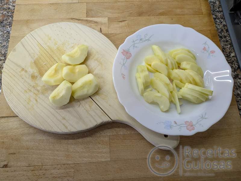 Tarte de Maçã - fatiar as maçãs